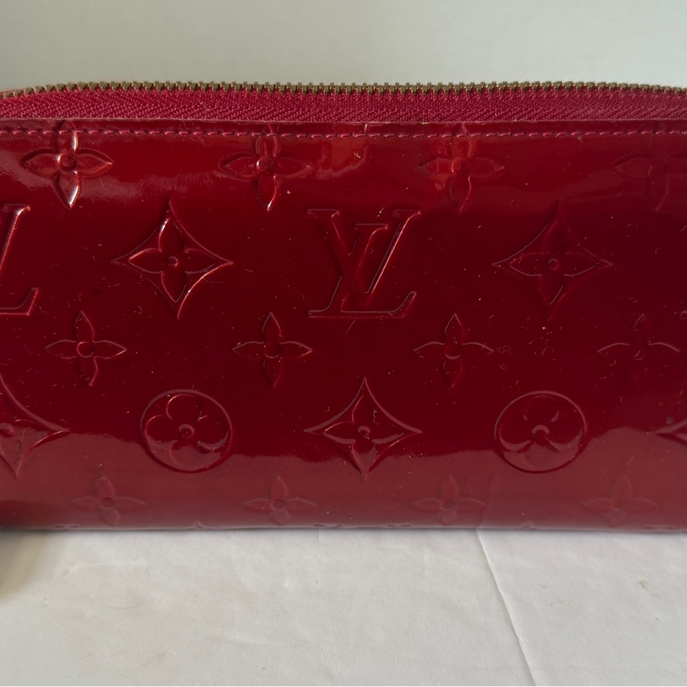 Authentic‎ Louis Vuitton LV Red Vernis Leather Zippy Wallet